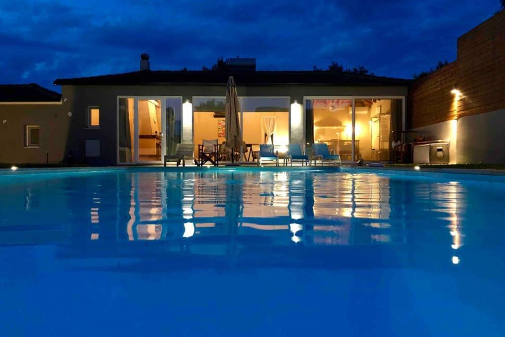 Villa Sunlit Pool House Posidhonía Exterior foto
